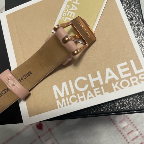 Michael Kors Women's Petite Norie Pink Leather Watch MK2683 - Picture 11 of 14